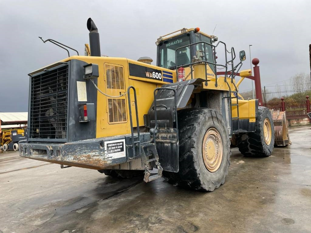 Komatsu WA 600-6 - Riteņu iekrāvējs: foto 4 Komatsu WA 600-6 - Riteņu iekrāvējs: foto 4
