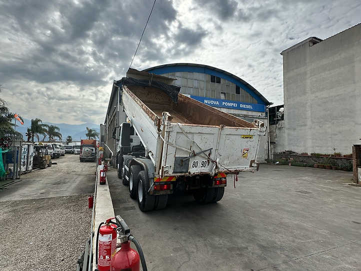 Iveco Trakker 8x4 - Kravas automašīna pašizgāzējs: foto 5 Iveco Trakker 8x4 - Kravas automašīna pašizgāzējs: foto 5