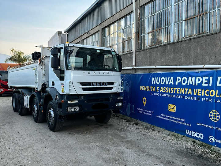 Iveco Trakker 8x4 - Kravas automašīna pašizgāzējs: foto 1 Iveco Trakker 8x4 - Kravas automašīna pašizgāzējs: foto 1