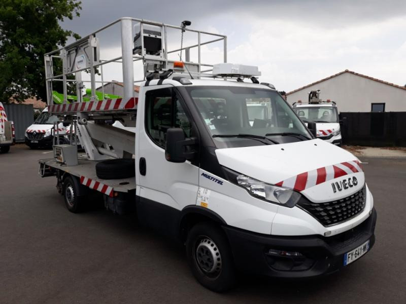 Iveco Daily 35S14 Plateau Nacelle 6m50 Spécial tunnel - Autopacēlājs: foto 2 Iveco Daily 35S14 Plateau Nacelle 6m50 Spécial tunnel - Autopacēlājs: foto 2