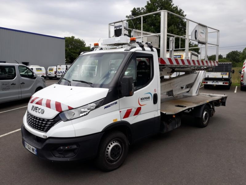Iveco Daily 35S14 Plateau Nacelle 6m50 Spécial tunnel - Autopacēlājs: foto 1 Iveco Daily 35S14 Plateau Nacelle 6m50 Spécial tunnel - Autopacēlājs: foto 1