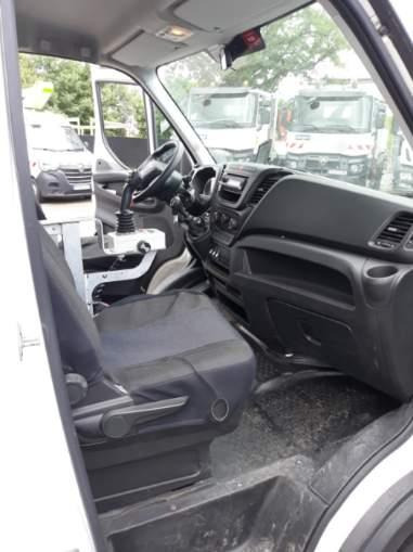 Iveco Daily 35S14 Plateau Nacelle 6m50 Spécial tunnel - Autopacēlājs: foto 5 Iveco Daily 35S14 Plateau Nacelle 6m50 Spécial tunnel - Autopacēlājs: foto 5