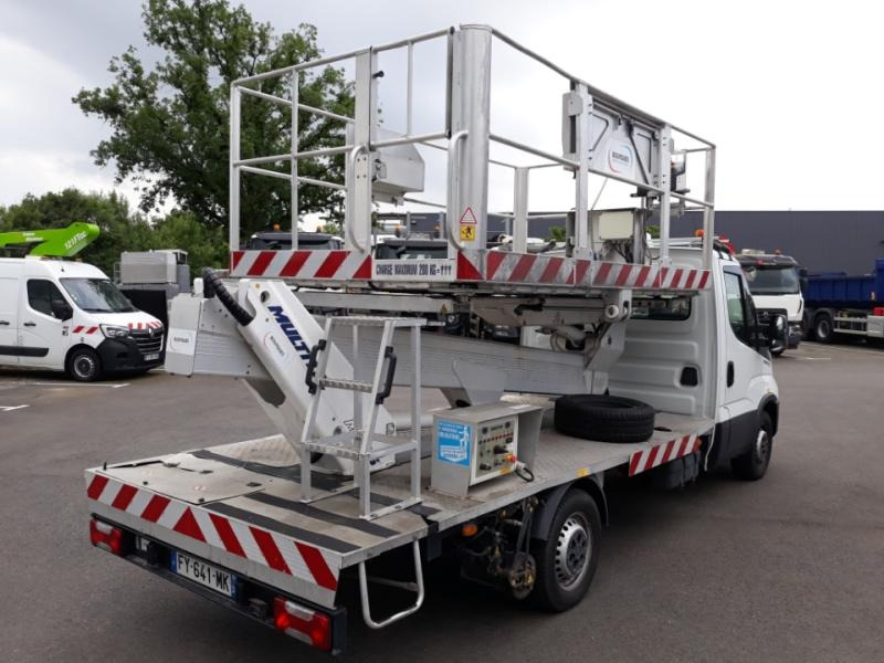 Iveco Daily 35S14 Plateau Nacelle 6m50 Spécial tunnel - Autopacēlājs: foto 4 Iveco Daily 35S14 Plateau Nacelle 6m50 Spécial tunnel - Autopacēlājs: foto 4