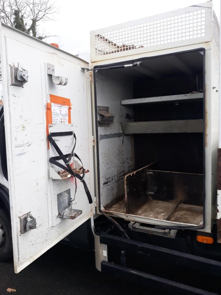 Iveco Daily 70C18 tribenne + coffre - Kravas automašīna pašizgāzējs: foto 5 Iveco Daily 70C18 tribenne + coffre - Kravas automašīna pašizgāzējs: foto 5