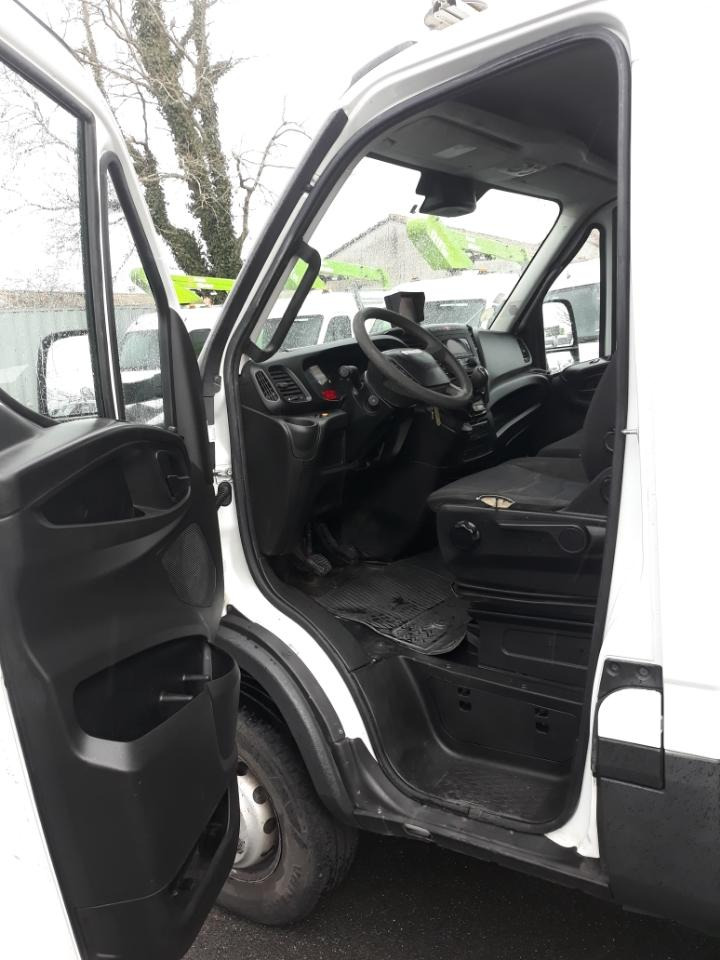Iveco Daily 70C18 tribenne + coffre - Kravas automašīna pašizgāzējs: foto 3 Iveco Daily 70C18 tribenne + coffre - Kravas automašīna pašizgāzējs: foto 3