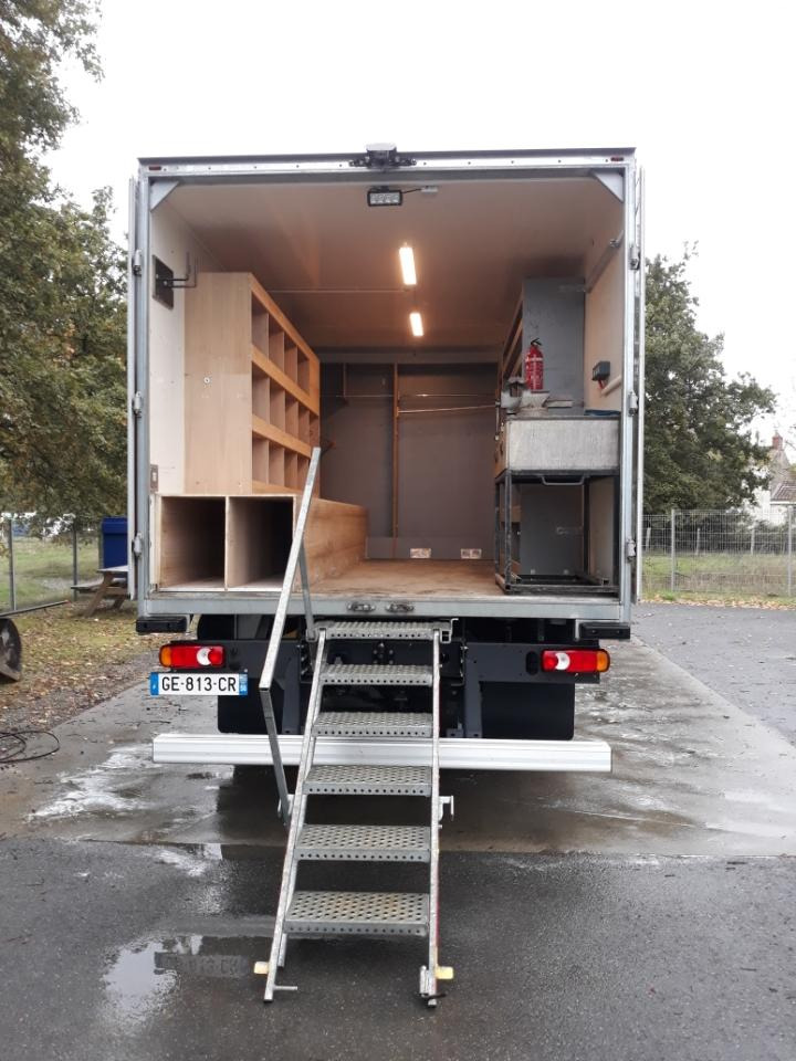 Renault D 13 HIGH K P4X2 280CV - Kravas automašīna ar slēgto virsbūvi: foto 5 Renault D 13 HIGH K P4X2 280CV - Kravas automašīna ar slēgto virsbūvi: foto 5