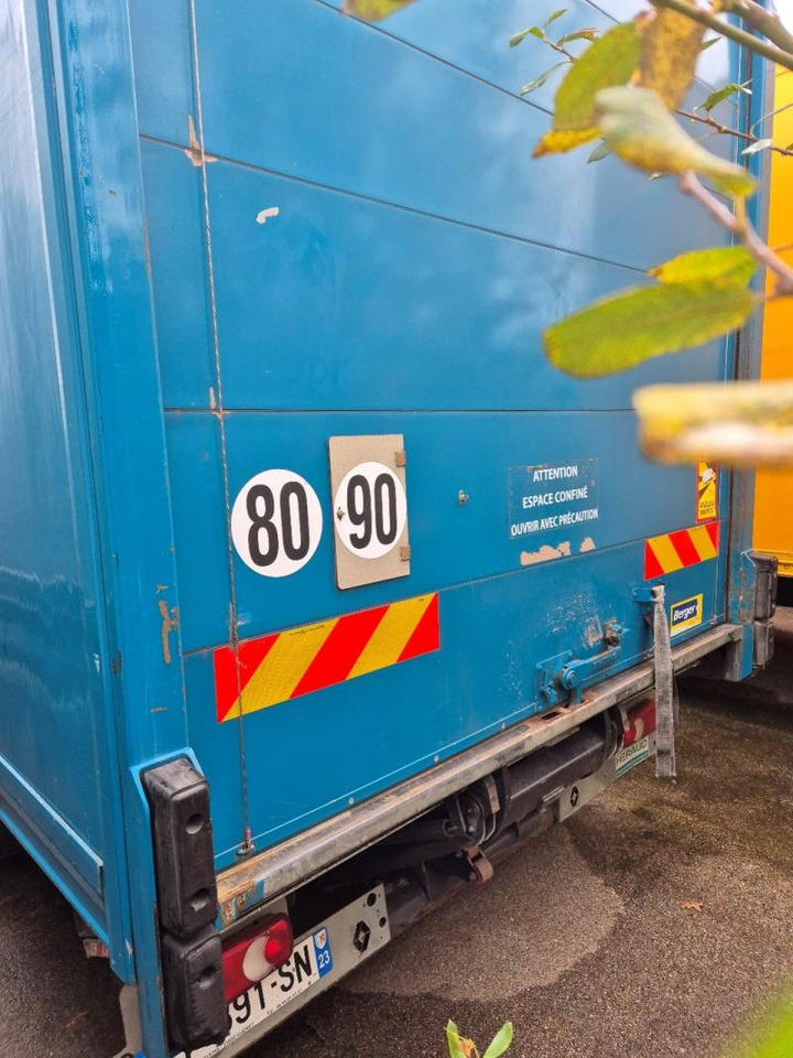 Renault D 7.5 LOW P4X2 210E6 Fourgon Polyfond avec hayon rabattable - Kravas automašīna ar slēgto virsbūvi: foto 3 Renault D 7.5 LOW P4X2 210E6 Fourgon Polyfond avec hayon rabattable - Kravas automašīna ar slēgto virsbūvi: foto 3