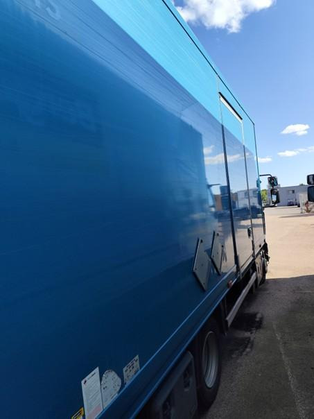 Renault D 7.5 LOW P4x2 210E6 Fourgon Polyfond avec hayon Repliable - Kravas automašīna ar slēgto virsbūvi: foto 5 Renault D 7.5 LOW P4x2 210E6 Fourgon Polyfond avec hayon Repliable - Kravas automašīna ar slēgto virsbūvi: foto 5