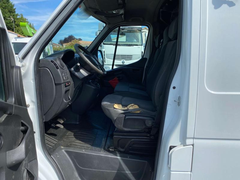 Renault Master 145.35 FG Tronqué L2H2 Nacelle Pack éco - Autopacēlājs: foto 5 Renault Master 145.35 FG Tronqué L2H2 Nacelle Pack éco - Autopacēlājs: foto 5