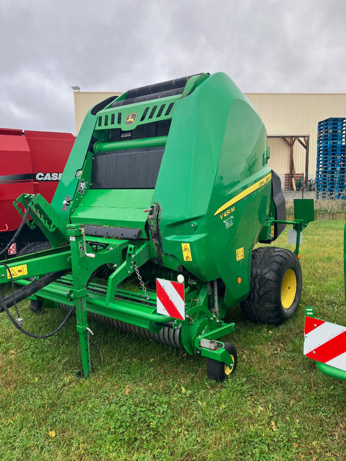 John Deere V451 M - Rituļu prese: foto 1 John Deere V451 M - Rituļu prese: foto 1