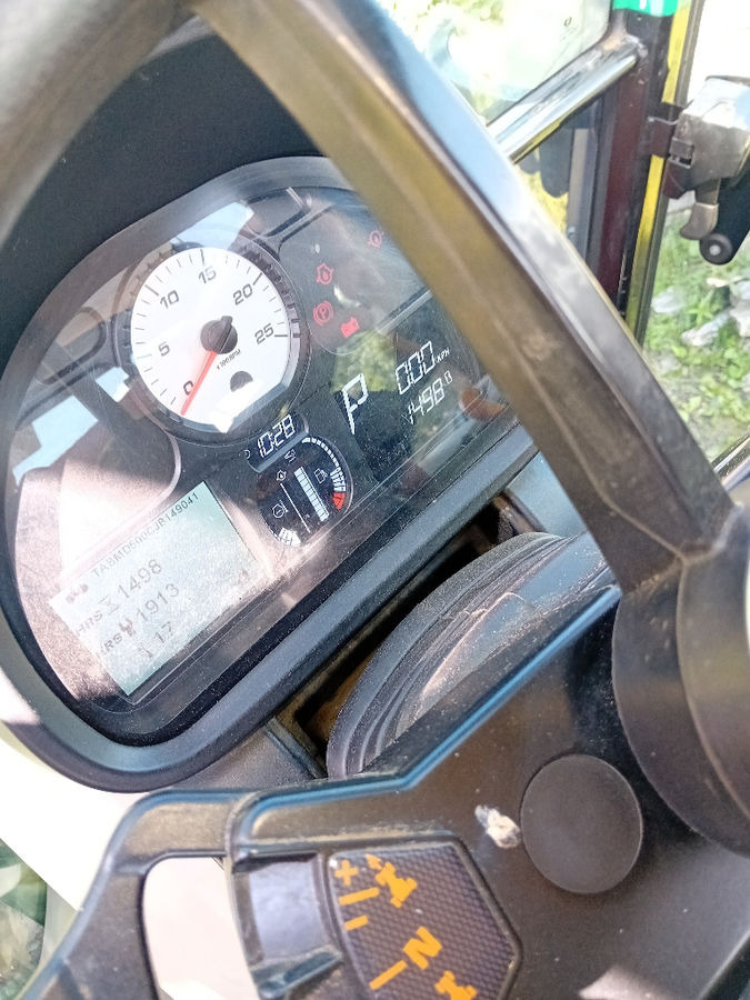 Massey Ferguson 5708 Dyna4 - Traktors: foto 4 Massey Ferguson 5708 Dyna4 - Traktors: foto 4