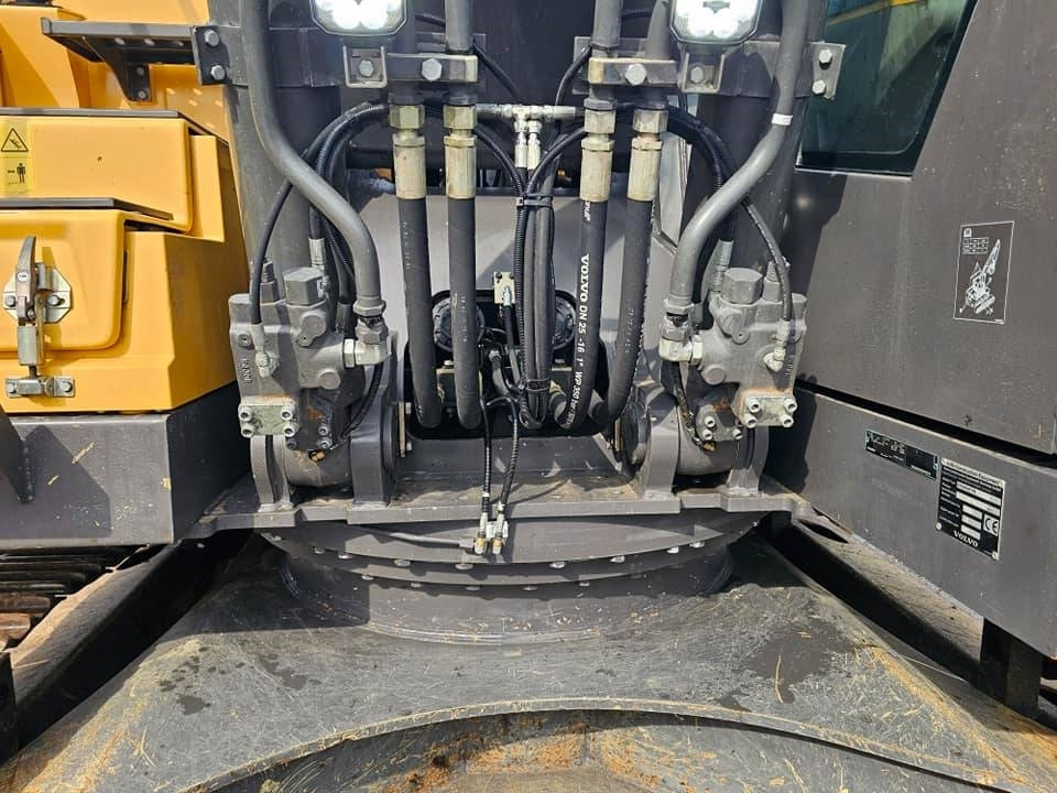 Kāpurķēžu ekskavators Volvo EC250 ENL: foto 26