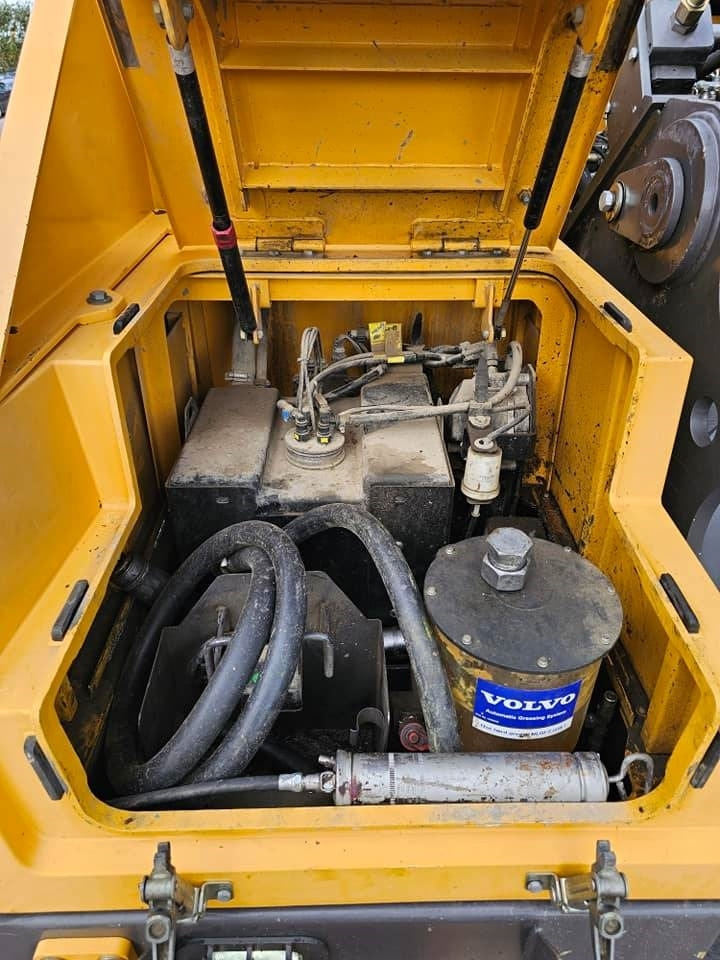 Kāpurķēžu ekskavators Volvo EC250 ENL: foto 31