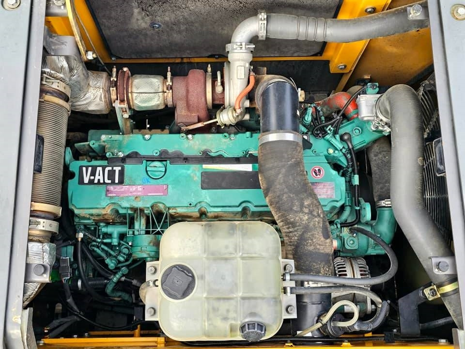 Kāpurķēžu ekskavators Volvo EC250 ENL: foto 36