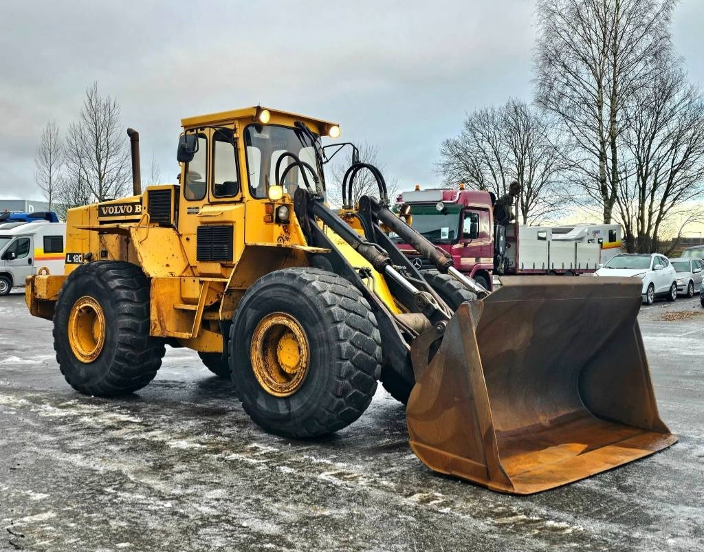Riteņu iekrāvējs Volvo L 120: foto 7