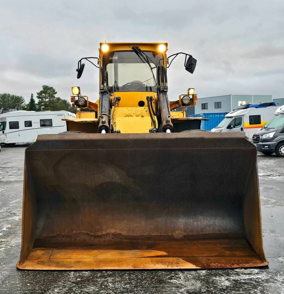 Riteņu iekrāvējs Volvo L 120: foto 8