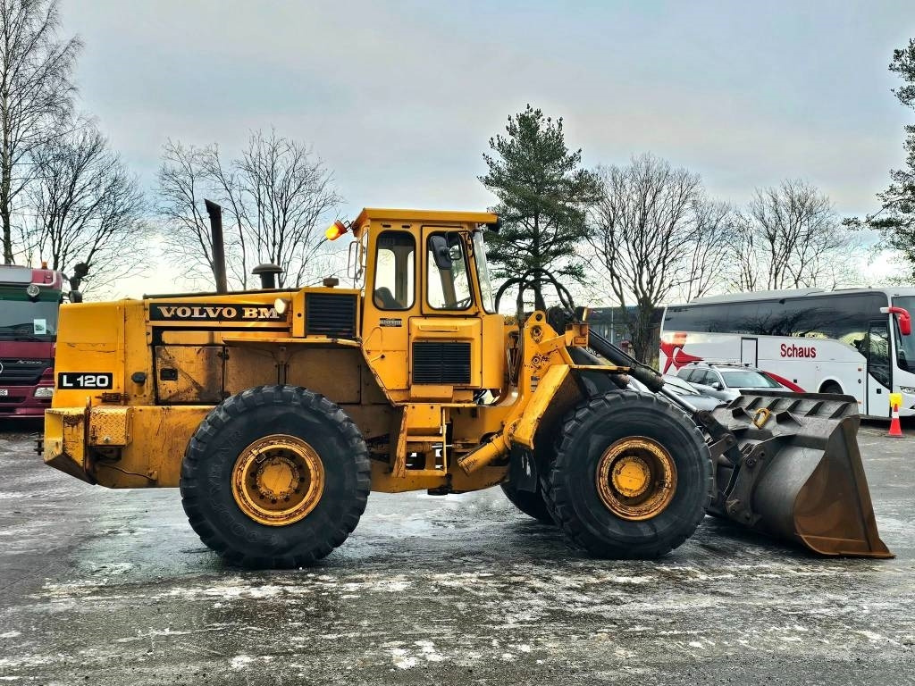 Riteņu iekrāvējs Volvo L 120: foto 6