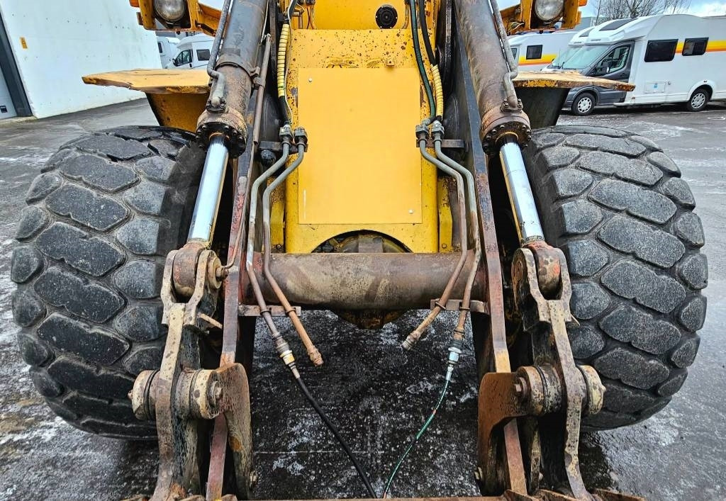 Riteņu iekrāvējs Volvo L 120: foto 9