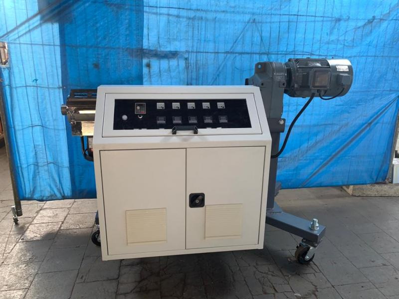 Einschnecken-Extruder PLAST-TEK A-35/30D - Darbagalds: foto 1 Einschnecken-Extruder PLAST-TEK A-35/30D - Darbagalds: foto 1
