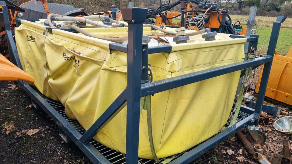 4m3 Wassertank Wasserfass LKW Boschung wassertank Laugentank Bewässerung - Tank konteiners: foto 2 4m3 Wassertank Wasserfass LKW Boschung wassertank Laugentank Bewässerung - Tank konteiners: foto 2