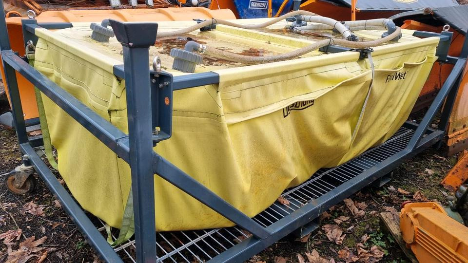 4m3 Wassertank Wasserfass LKW Boschung wassertank Laugentank Bewässerung - Tank konteiners: foto 1 4m3 Wassertank Wasserfass LKW Boschung wassertank Laugentank Bewässerung - Tank konteiners: foto 1