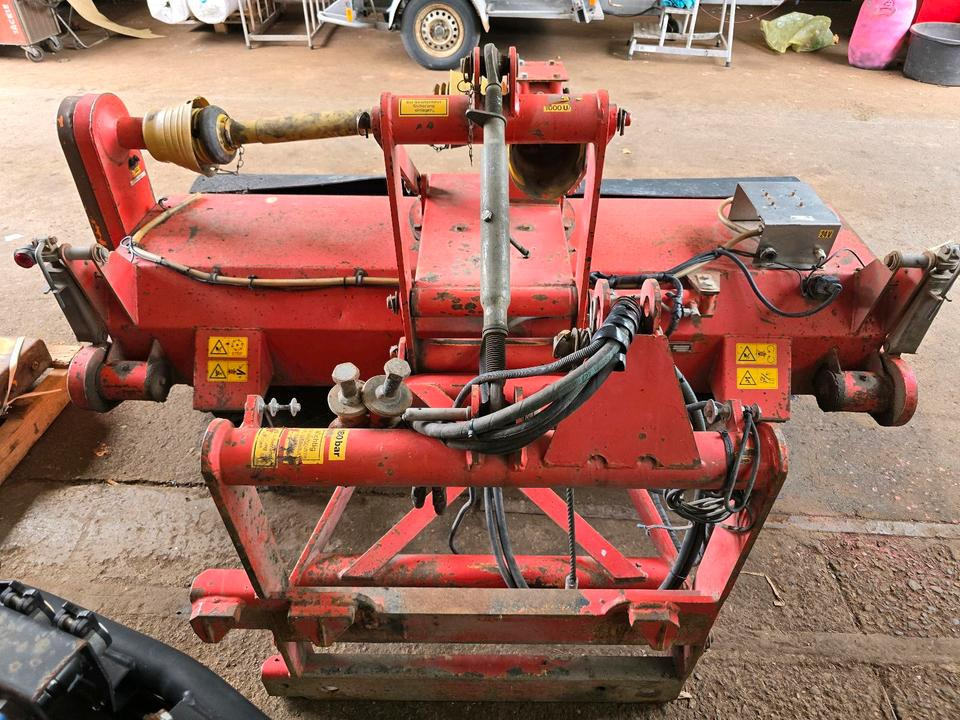 Dücker FKM 210 Kehrmaschine Straßenkehrmaschine Kehrbesen für Unimog 405 424 U 300 400 500 318 423 427 429 430 530 535 527 - Birste: foto 2 Dücker FKM 210 Kehrmaschine Straßenkehrmaschine Kehrbesen für Unimog 405 424 U 300 400 500 318 423 427 429 430 530 535 527 - Birste: foto 2