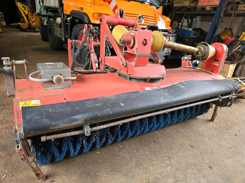 Dücker FKM 210 Kehrmaschine Straßenkehrmaschine Kehrbesen für Unimog 405 424 U 300 400 500 318 423 427 429 430 530 535 527 - Birste: foto 3 Dücker FKM 210 Kehrmaschine Straßenkehrmaschine Kehrbesen für Unimog 405 424 U 300 400 500 318 423 427 429 430 530 535 527 - Birste: foto 3