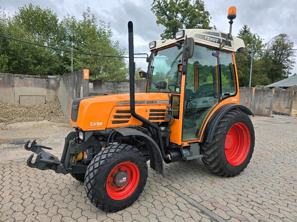 Fendt 206V Schmalspurtraktor Traktor Schlepper Weinbergtraktor 206 208 210 Farmer Favorit Obstbau Weinbau - Traktors: foto 1 Fendt 206V Schmalspurtraktor Traktor Schlepper Weinbergtraktor 206 208 210 Farmer Favorit Obstbau Weinbau - Traktors: foto 1