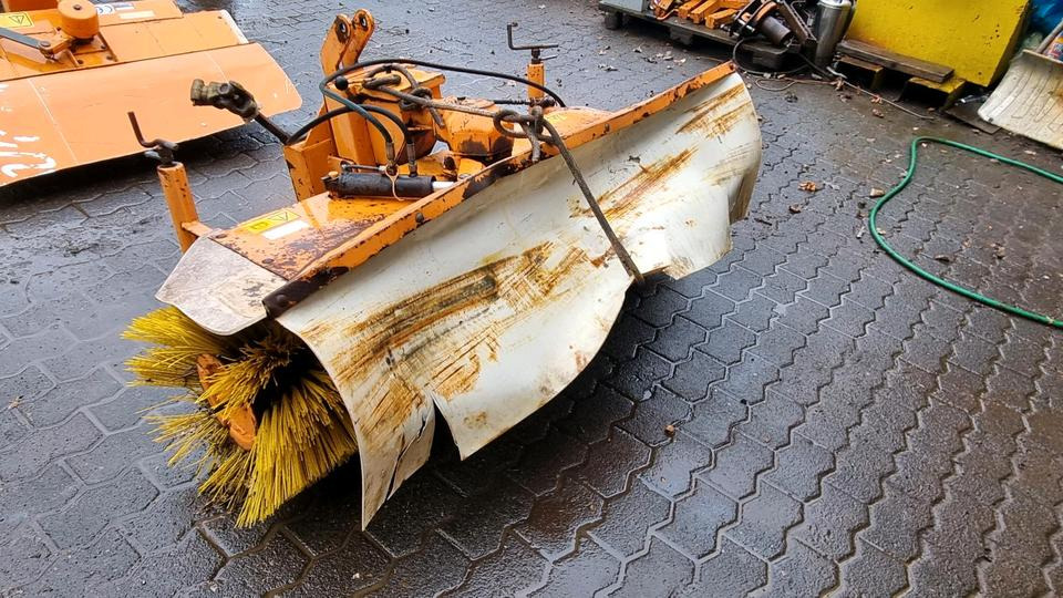 Kehrmaschine für Iseki Kleintraktor Traktor Kehrbesen Kubota Multicar Tremo - Birste: foto 3 Kehrmaschine für Iseki Kleintraktor Traktor Kehrbesen Kubota Multicar Tremo - Birste: foto 3