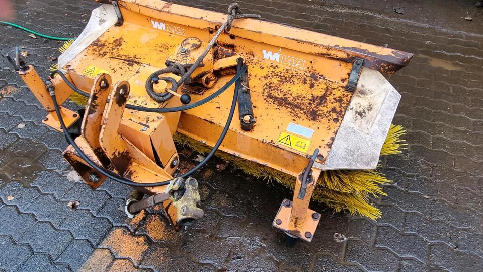 Kehrmaschine für Iseki Kleintraktor Traktor Kehrbesen Kubota Multicar Tremo - Birste: foto 1 Kehrmaschine für Iseki Kleintraktor Traktor Kehrbesen Kubota Multicar Tremo - Birste: foto 1