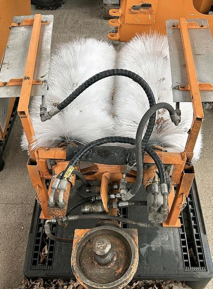 Leitpfostenwaschgerät Fiedler FLW 500 für Mähausleger Böschungsmäher Böschungsmulcher FfM 400 500 600 Leitpfostenwaschmaschine - Birste: foto 1 Leitpfostenwaschgerät Fiedler FLW 500 für Mähausleger Böschungsmäher Böschungsmulcher FfM 400 500 600 Leitpfostenwaschmaschine - Birste: foto 1