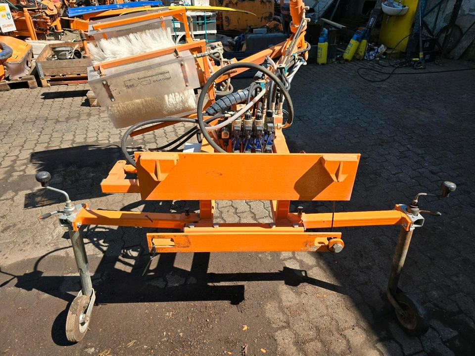 Leitpfostenwaschgerät WV 3-L für Unimog 405/10 405/12 U300 u400 300 500 318 218 423 430 530 Schmidt - Birste - Kravas automašīna: foto 2 Leitpfostenwaschgerät WV 3-L für Unimog 405/10 405/12 U300 u400 300 500 318 218 423 430 530 Schmidt - Birste - Kravas automašīna: foto 2