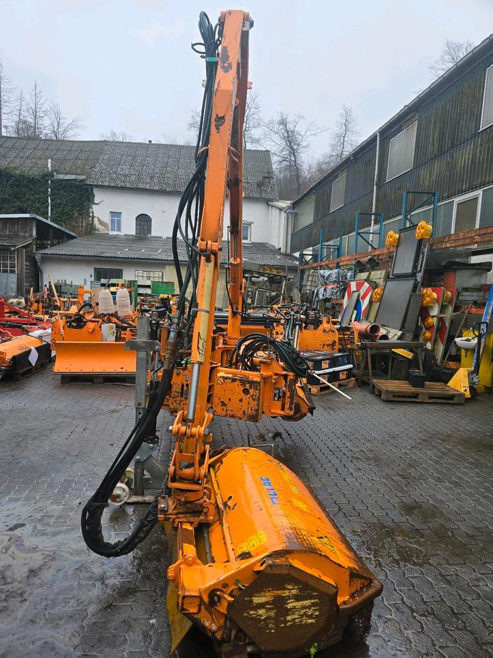 Mulag MKM 700 Böschungsmäher Böschungsmulcher FME für Unimog 405 U300 400 500 423 427 430 530 Dücker - Izlices pļaujmašīna: foto 3 Mulag MKM 700 Böschungsmäher Böschungsmulcher FME für Unimog 405 U300 400 500 423 427 430 530 Dücker - Izlices pļaujmašīna: foto 3