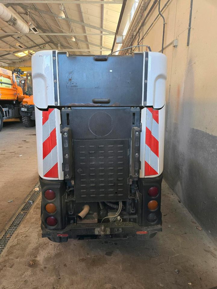 Nilfisk City Ranger 3500 Kehrmaschine Straßenkehrmaschine mit Schmidt Bediendisplay Hako Kehreinheit - Ielu tīrīšanas mašīna: foto 4 Nilfisk City Ranger 3500 Kehrmaschine Straßenkehrmaschine mit Schmidt Bediendisplay Hako Kehreinheit - Ielu tīrīšanas mašīna: foto 4