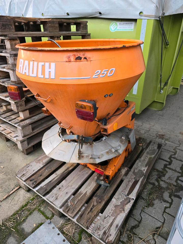 Rauch 250 Salzstreuer für Kleintraktor Iseki Kubota Winterdienst - Sāls un smilts kaisītājs: foto 2 Rauch 250 Salzstreuer für Kleintraktor Iseki Kubota Winterdienst - Sāls un smilts kaisītājs: foto 2