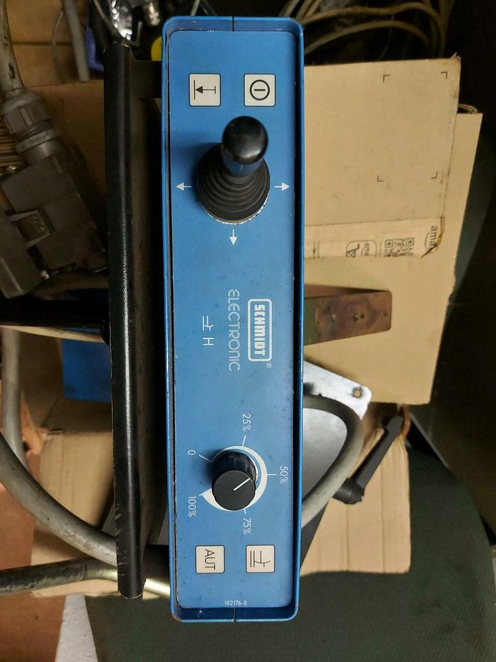 Schmidt Schneepflug Steuerung Bedienung Bordcomputer - Elektroniskais vadības bloks (ECU) - Komunālā/ Specializētā tehnika: foto 1 Schmidt Schneepflug Steuerung Bedienung Bordcomputer - Elektroniskais vadības bloks (ECU) - Komunālā/ Specializētā tehnika: foto 1