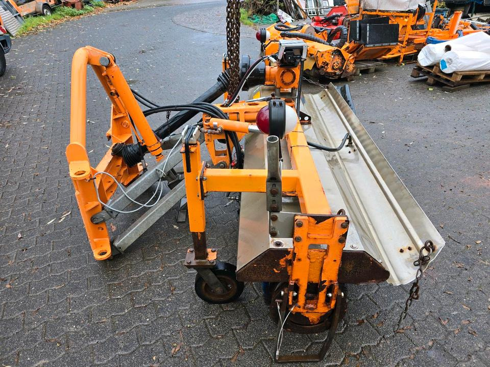 Schmidt VKS 24 Kehrmaschine Straßenkehrmaschine Kehrbesen für Unimog 405 424 U 300 400 500 318 423 427 429 430 530 535 527 - Birste: foto 5 Schmidt VKS 24 Kehrmaschine Straßenkehrmaschine Kehrbesen für Unimog 405 424 U 300 400 500 318 423 427 429 430 530 535 527 - Birste: foto 5