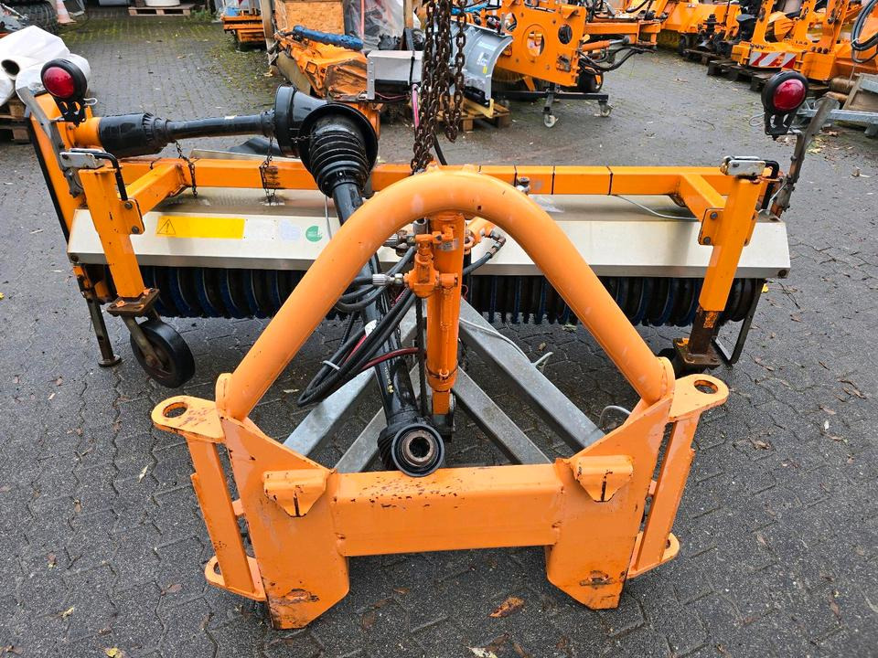 Schmidt VKS 24 Kehrmaschine Straßenkehrmaschine Kehrbesen für Unimog 405 424 U 300 400 500 318 423 427 429 430 530 535 527 - Birste: foto 3 Schmidt VKS 24 Kehrmaschine Straßenkehrmaschine Kehrbesen für Unimog 405 424 U 300 400 500 318 423 427 429 430 530 535 527 - Birste: foto 3