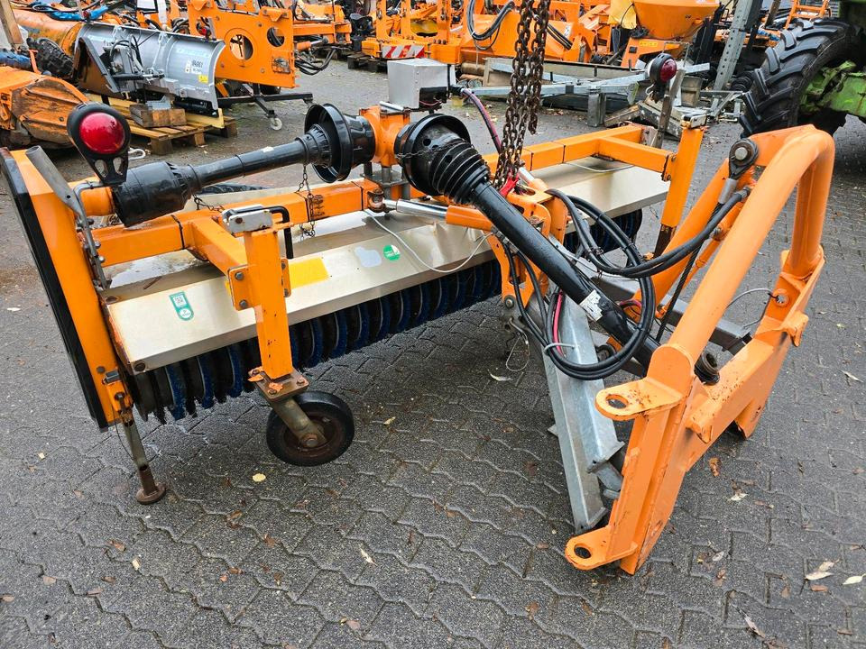Schmidt VKS 24 Kehrmaschine Straßenkehrmaschine Kehrbesen für Unimog 405 424 U 300 400 500 318 423 427 429 430 530 535 527 - Birste: foto 1 Schmidt VKS 24 Kehrmaschine Straßenkehrmaschine Kehrbesen für Unimog 405 424 U 300 400 500 318 423 427 429 430 530 535 527 - Birste: foto 1
