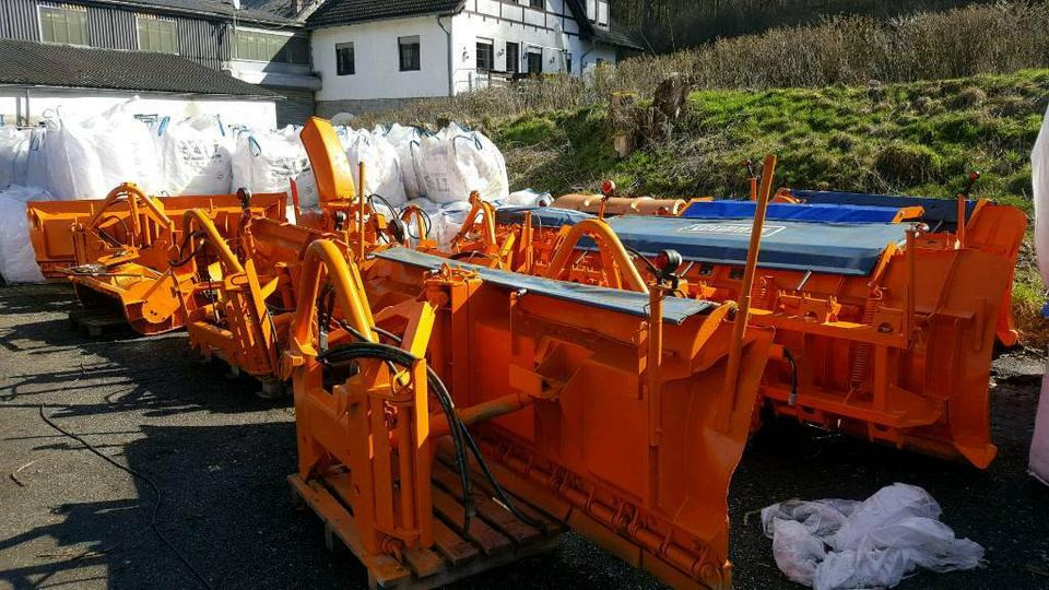Schneepflug Schmidt Beilhack Winterdienst Schneeschild Unimog - Sniega arkls: foto 1 Schneepflug Schmidt Beilhack Winterdienst Schneeschild Unimog - Sniega arkls: foto 1