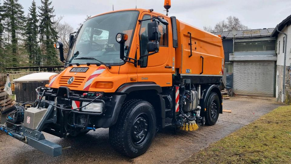 Unimog 9400km U400 405 Kehrmaschine SK 370 Schmidt Mercedes Benz Variopilot Kehraufbau Hydrostat 2011 Bluetec 5 - Ielu tīrīšanas mašīna: foto 1 Unimog 9400km U400 405 Kehrmaschine SK 370 Schmidt Mercedes Benz Variopilot Kehraufbau Hydrostat 2011 Bluetec 5 - Ielu tīrīšanas mašīna: foto 1