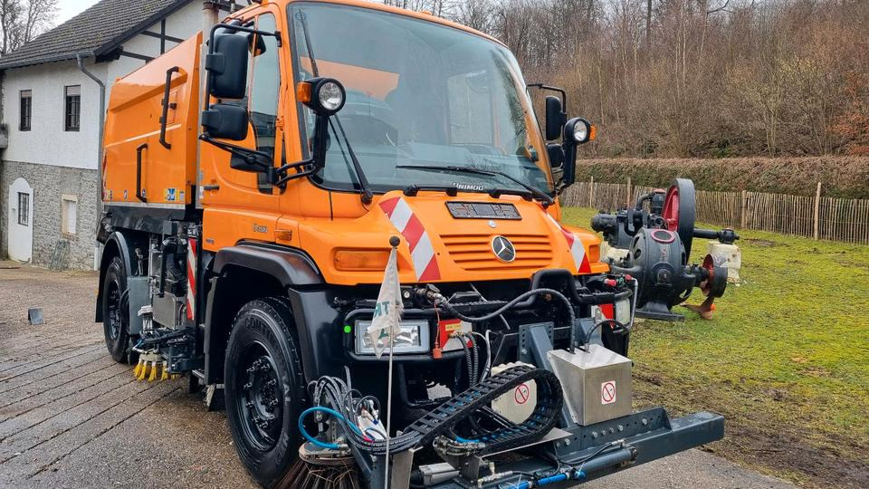 Unimog 9400km U400 405 Kehrmaschine SK 370 Schmidt Mercedes Benz Variopilot Kehraufbau Hydrostat 2011 Bluetec 5 - Ielu tīrīšanas mašīna: foto 2 Unimog 9400km U400 405 Kehrmaschine SK 370 Schmidt Mercedes Benz Variopilot Kehraufbau Hydrostat 2011 Bluetec 5 - Ielu tīrīšanas mašīna: foto 2