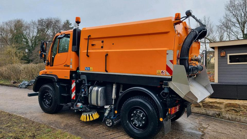 Unimog 9400km U400 405 Kehrmaschine SK 370 Schmidt Mercedes Benz Variopilot Kehraufbau Hydrostat 2011 Bluetec 5 - Ielu tīrīšanas mašīna: foto 3 Unimog 9400km U400 405 Kehrmaschine SK 370 Schmidt Mercedes Benz Variopilot Kehraufbau Hydrostat 2011 Bluetec 5 - Ielu tīrīšanas mašīna: foto 3