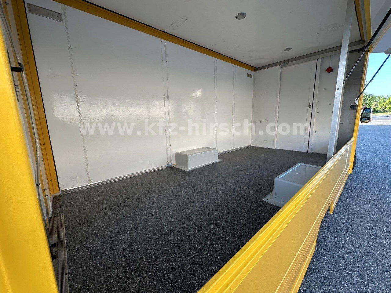 Iveco Daily Luftfederung Foodtruck Imbisswagen Verkauf - Tirdzniecības kravas automašīna: foto 4 Iveco Daily Luftfederung Foodtruck Imbisswagen Verkauf - Tirdzniecības kravas automašīna: foto 4
