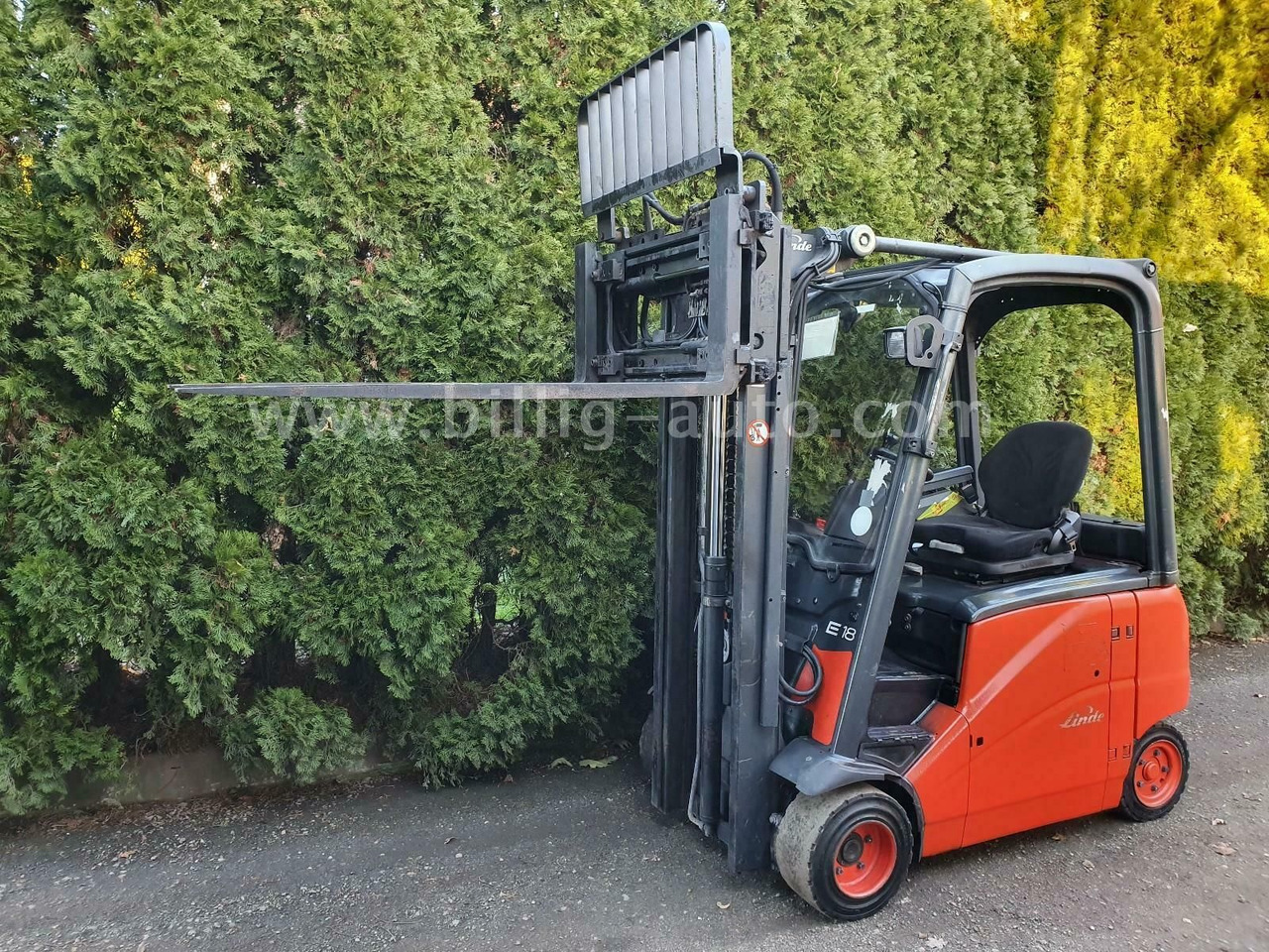Linde E18 PH 4-Rad Seitenschieber*Zinkenverstellung* - Elektroiekrāvējs: foto 1 Linde E18 PH 4-Rad Seitenschieber*Zinkenverstellung* - Elektroiekrāvējs: foto 1