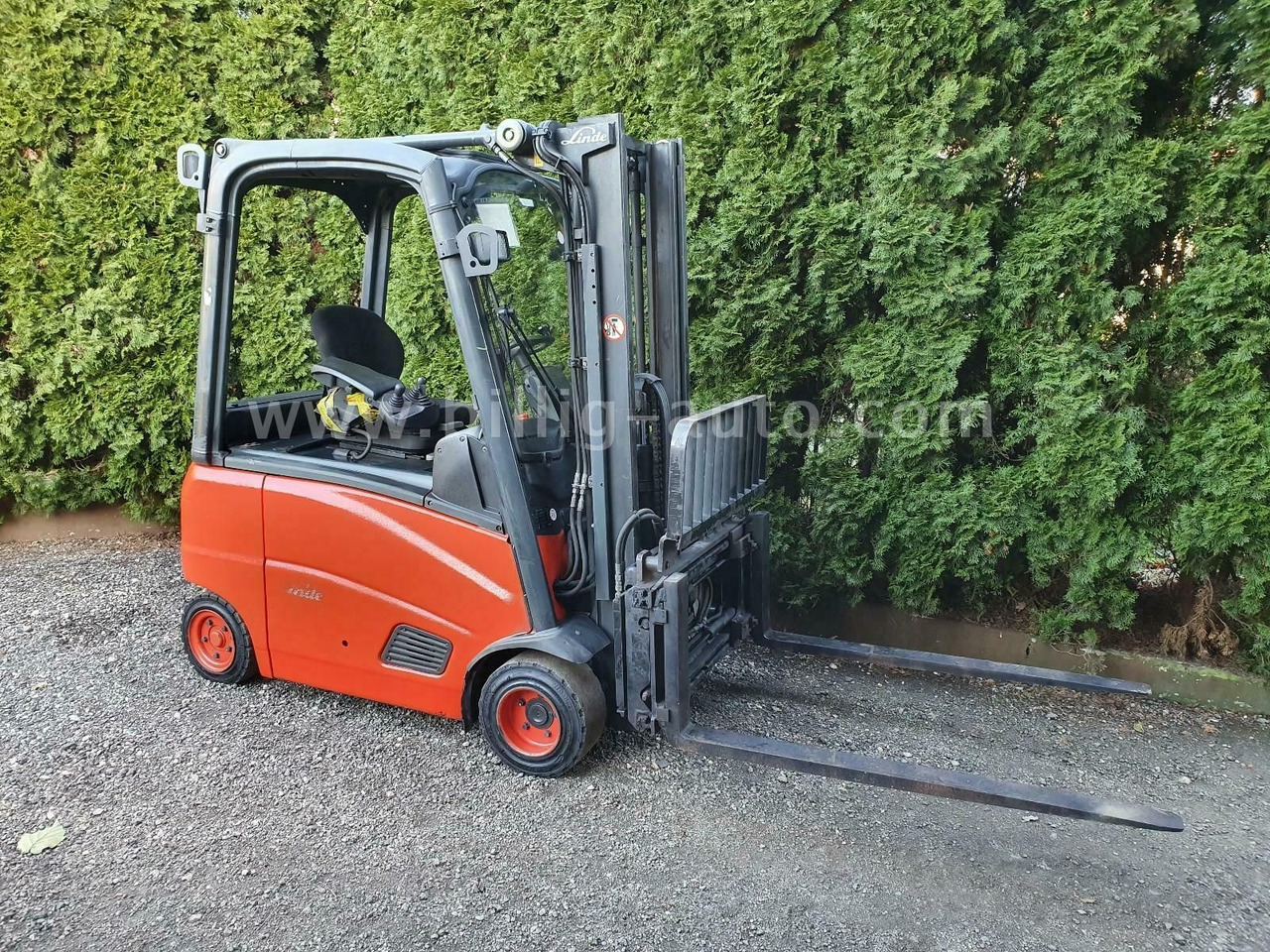 Linde E18 PH 4-Rad Seitenschieber*Zinkenverstellung* - Elektroiekrāvējs: foto 5 Linde E18 PH 4-Rad Seitenschieber*Zinkenverstellung* - Elektroiekrāvējs: foto 5