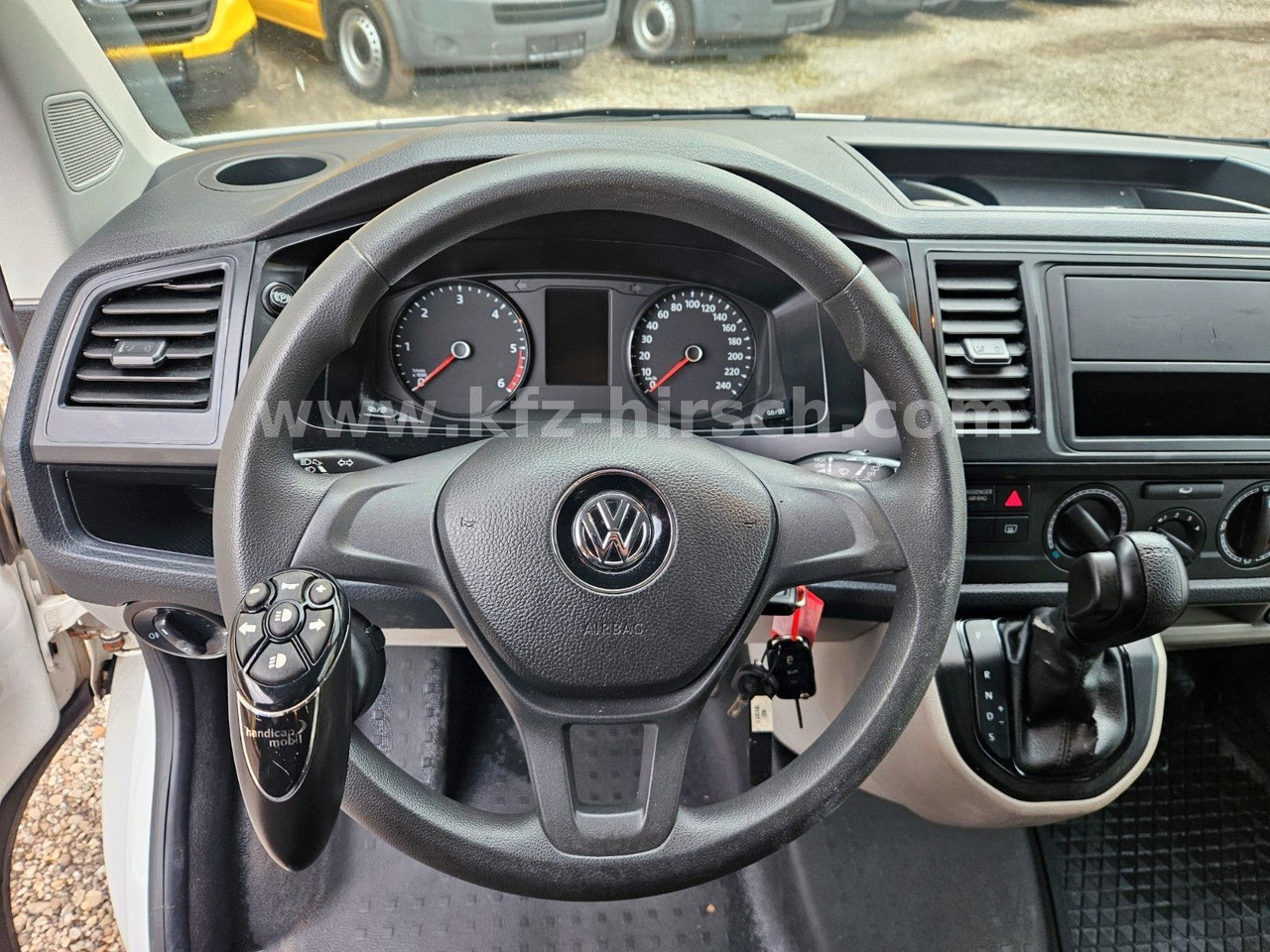 Volkswagen T6 Auto/ DSG Bott Sortimo Stdhzg Behindertenger. - Pasažieru furgons: foto 3 Volkswagen T6 Auto/ DSG Bott Sortimo Stdhzg Behindertenger. - Pasažieru furgons: foto 3