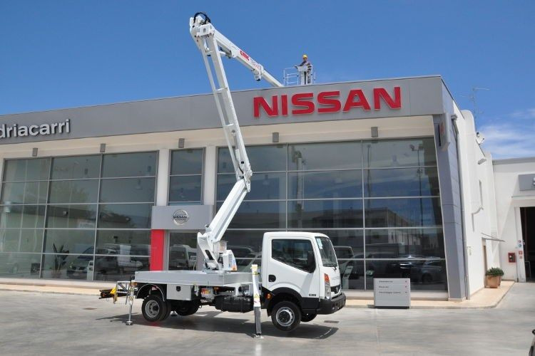 CMC TB240 24 m zamontowany na Nissan Cabstar - Autopacēlājs: foto 4 CMC TB240 24 m zamontowany na Nissan Cabstar - Autopacēlājs: foto 4