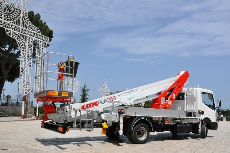 CmC PLA 250 Nowy podnośnik koszowy zamontowany na Nissan Cabstar - Autopacēlājs: foto 1 CmC PLA 250 Nowy podnośnik koszowy zamontowany na Nissan Cabstar - Autopacēlājs: foto 1