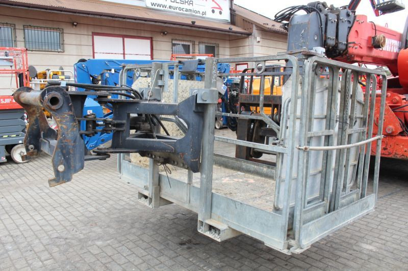 Teleskopiskais iekrāvējs Manitou MRT 2150 Privilege Ładowarka 4x4 obrotowa teleskopowa 21 m telehandler rotating: foto 7